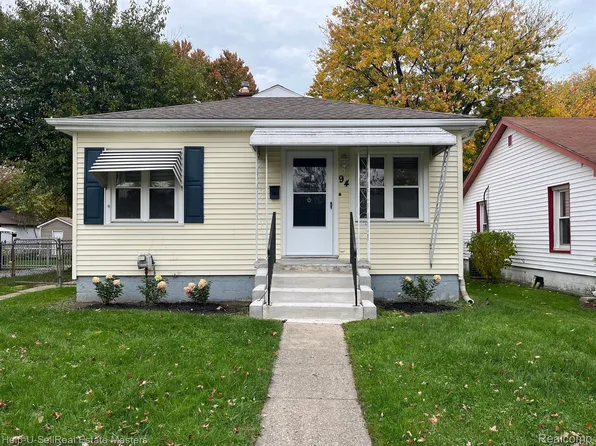94 Grove Park St, Mount Clemens, MI 48043