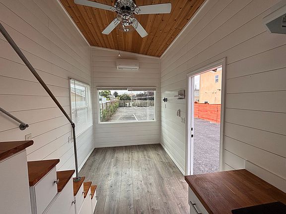 4th image of 630 Harbour Way #G