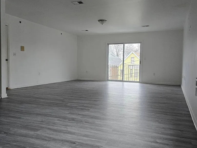 56-58 Kent St #2 — Photo 10