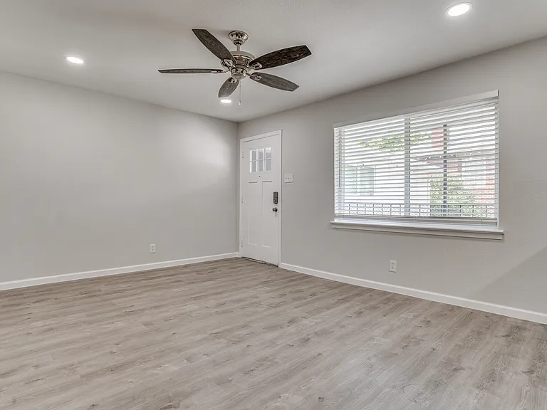 5444 Gaston Ave #203 — Photo 4