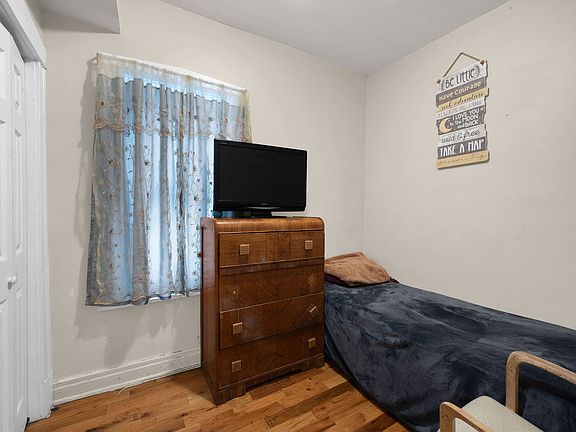 5th image of 1827 N Kedvale Ave