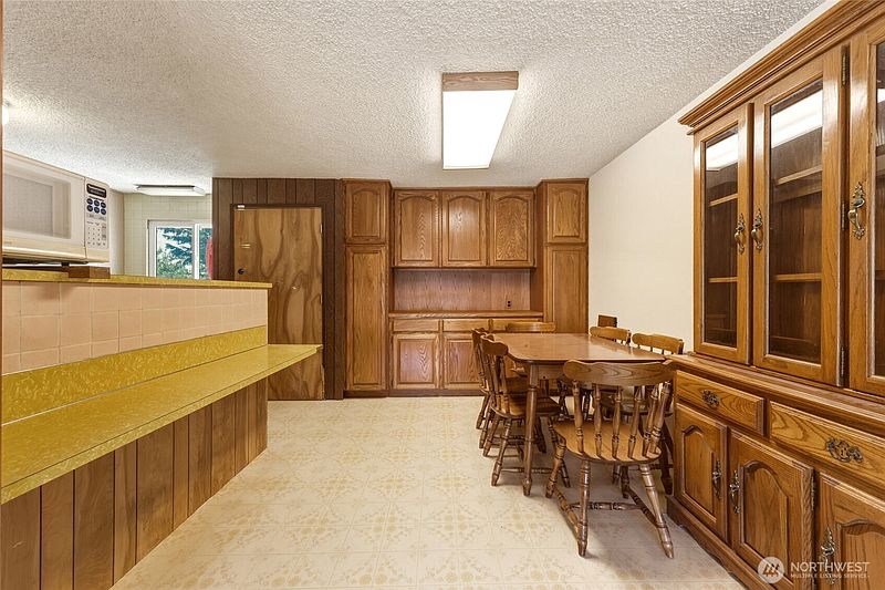 5th image of 309 NE Ash Street