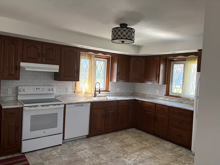 62 Greenman Ave #B — Photo 3