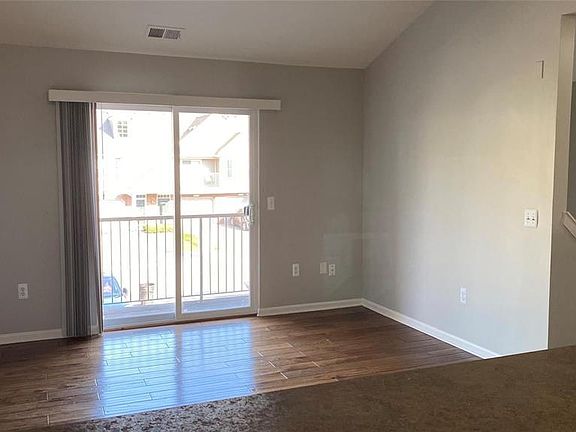 4th image of 49117 W Woods Dr