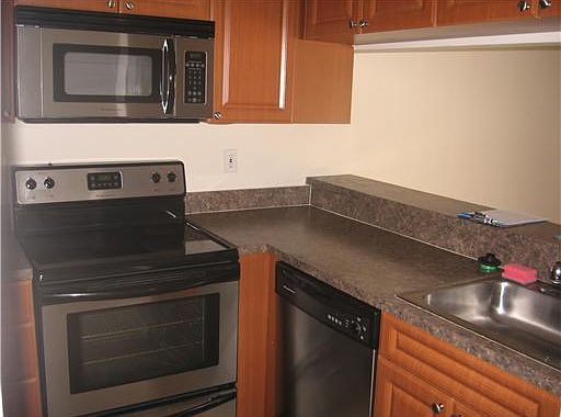 4th image of 18207 Glenmoor Dr
