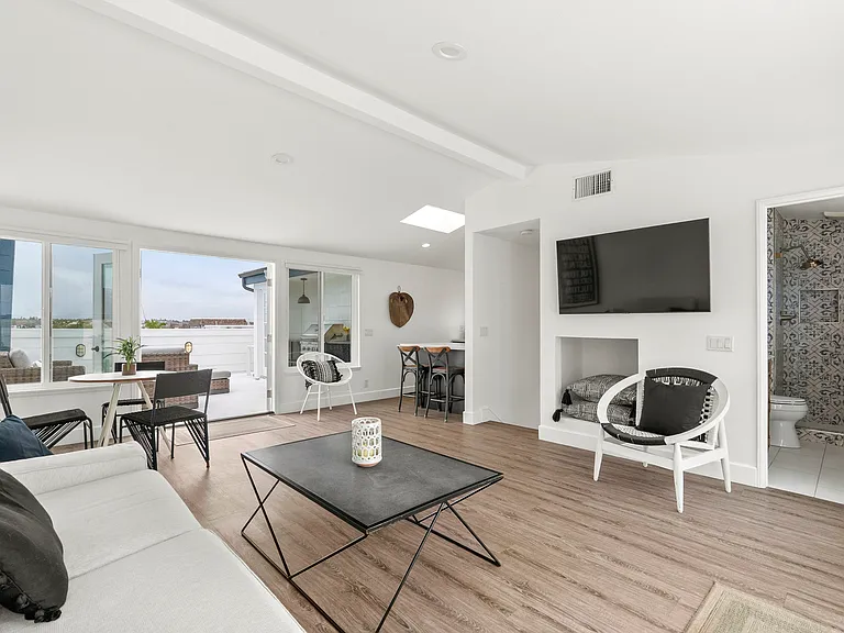 709 W Balboa Blvd — Photo 41