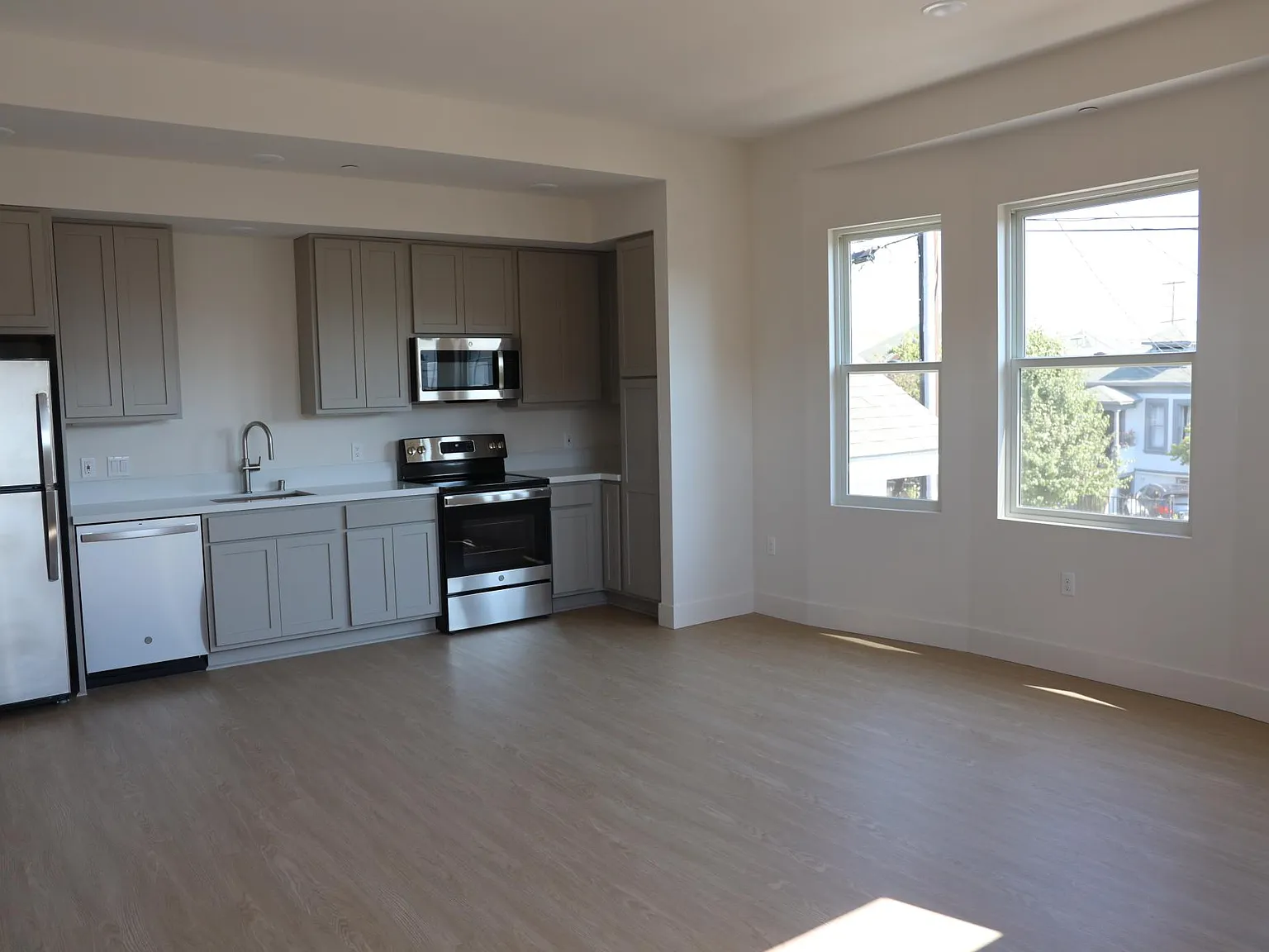 1 bed, 743 sqft, $2,595 — Photo 2