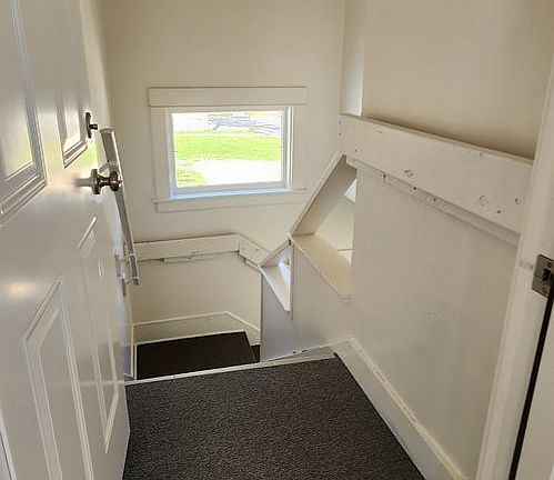2nd image of 210 Oak St #2