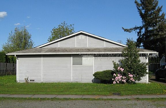 3rd image of 1108 B St SE