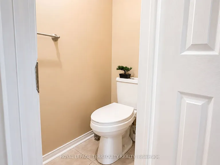 1215 Wadebridge Cres #UPPER — Photo 8