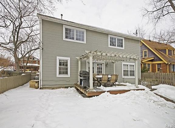 2nd image of 278 Irvin St
