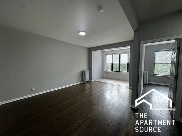 2666 E 77th St #3, Chicago, IL 60649
