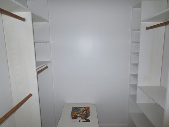 4th image of 4080 Bayberry Dr