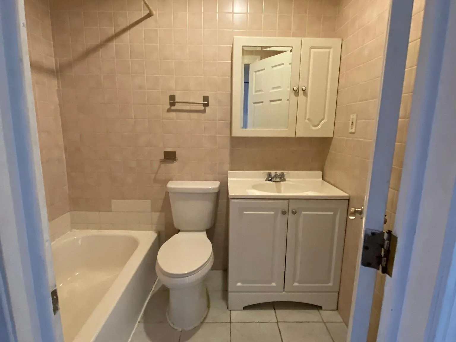 5 bed, $2,500 — Photo 2