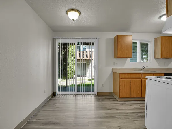 12509 SE Foster Rd #15D, Portland, OR 97236