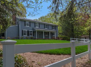 19 Harbor Ridge Dr, Centerport, NY 11721