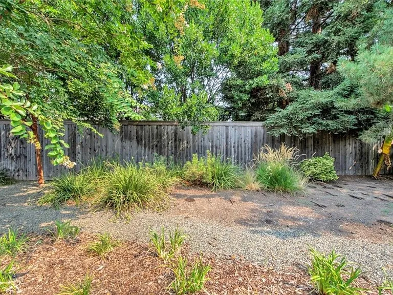 1928 Wisteria Ln — Photo 27