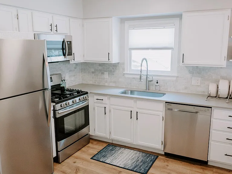 530 W Marshall St — Photo 4