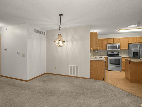 4th image of 15203 Greenhaven Way