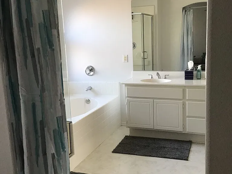 E Avenue R — Photo 11