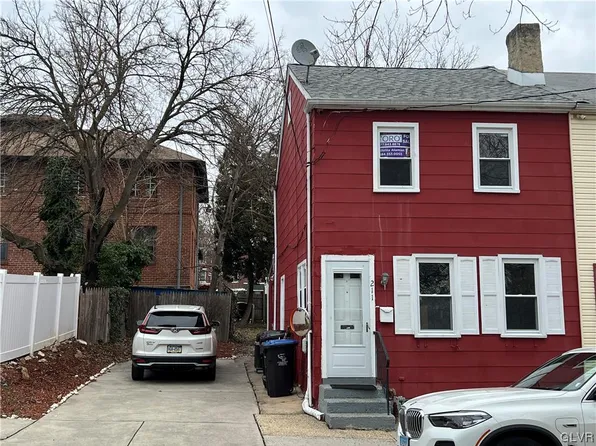 211 E Basin St, Norristown, PA 19401