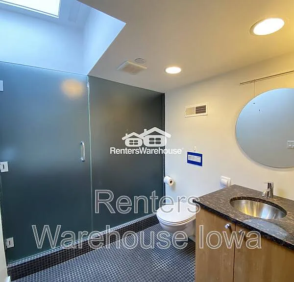 520 1/2 E Grand Ave — Photo 20