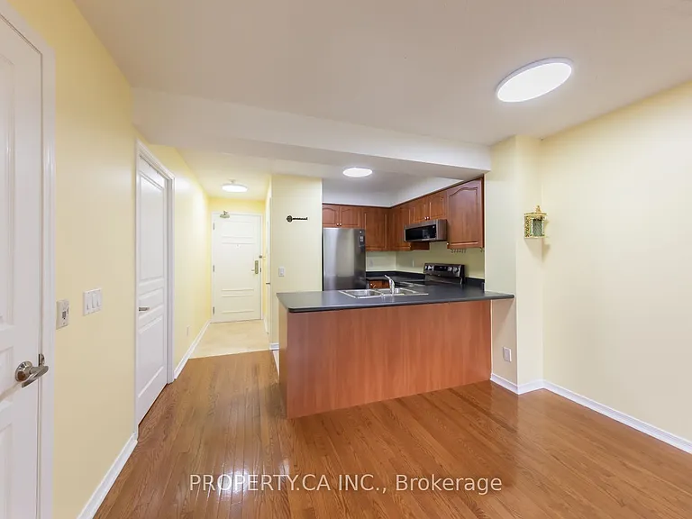 330 Red Maple Rd #214 — Photo 10