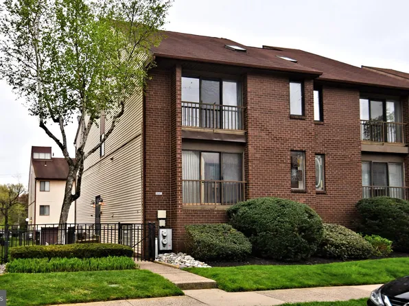 9565 James St #A, Philadelphia, PA 19114