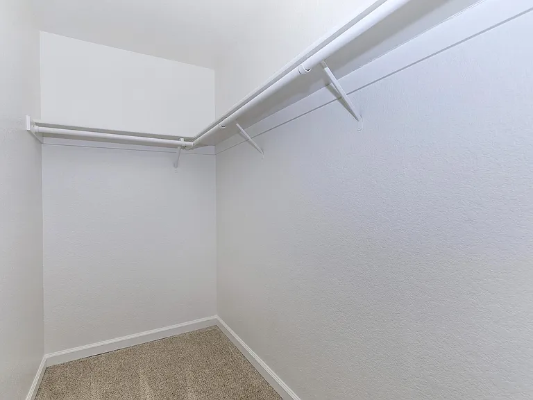 Oak Hills Apartments — Photo 13