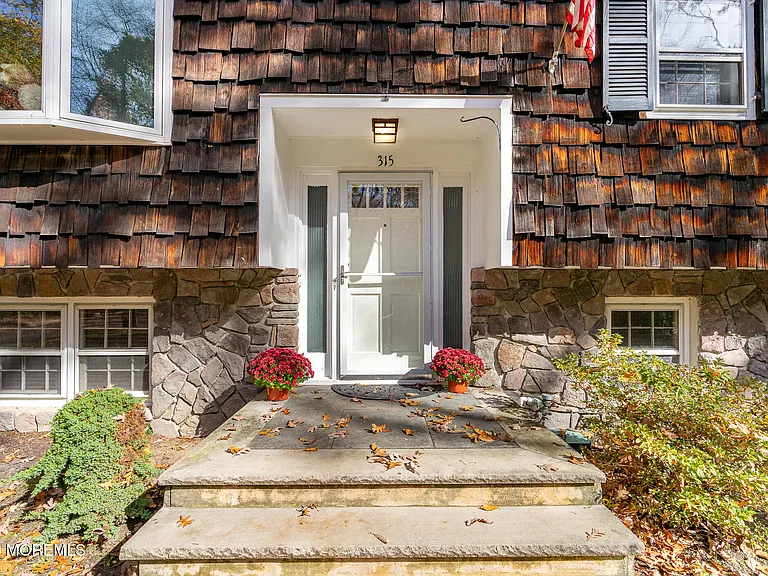 315 Beverly Way — Photo 4