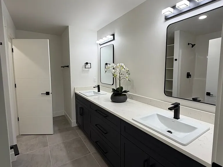 300 Seven Oaks Ln — Photo 5