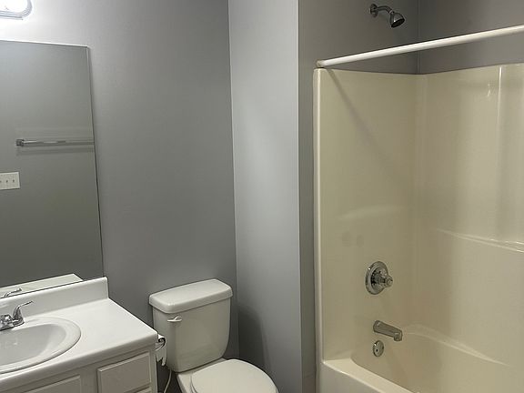 5th image of 135 Harvest Ct Unit 102