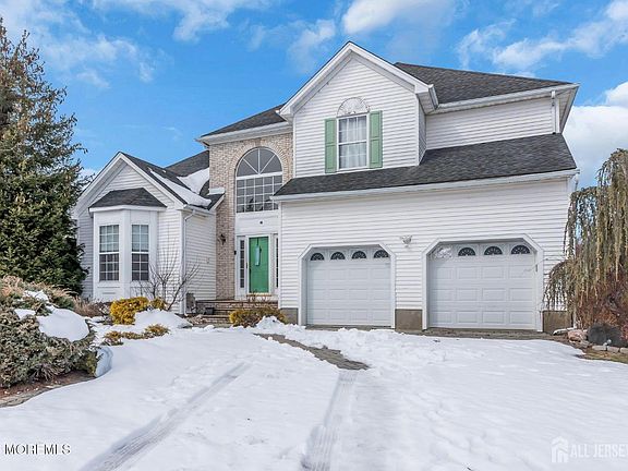 2nd image of 18 Lysbeth Ln