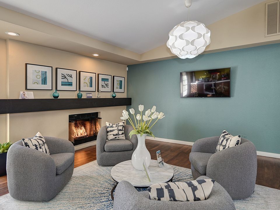 Leasing Office Lounge