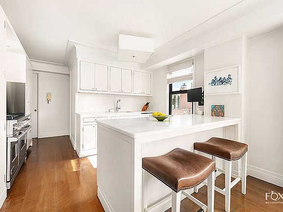 4th image of 201 E 83rd St #16ABG