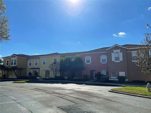 3rd image of 930 Park Terrace Cir