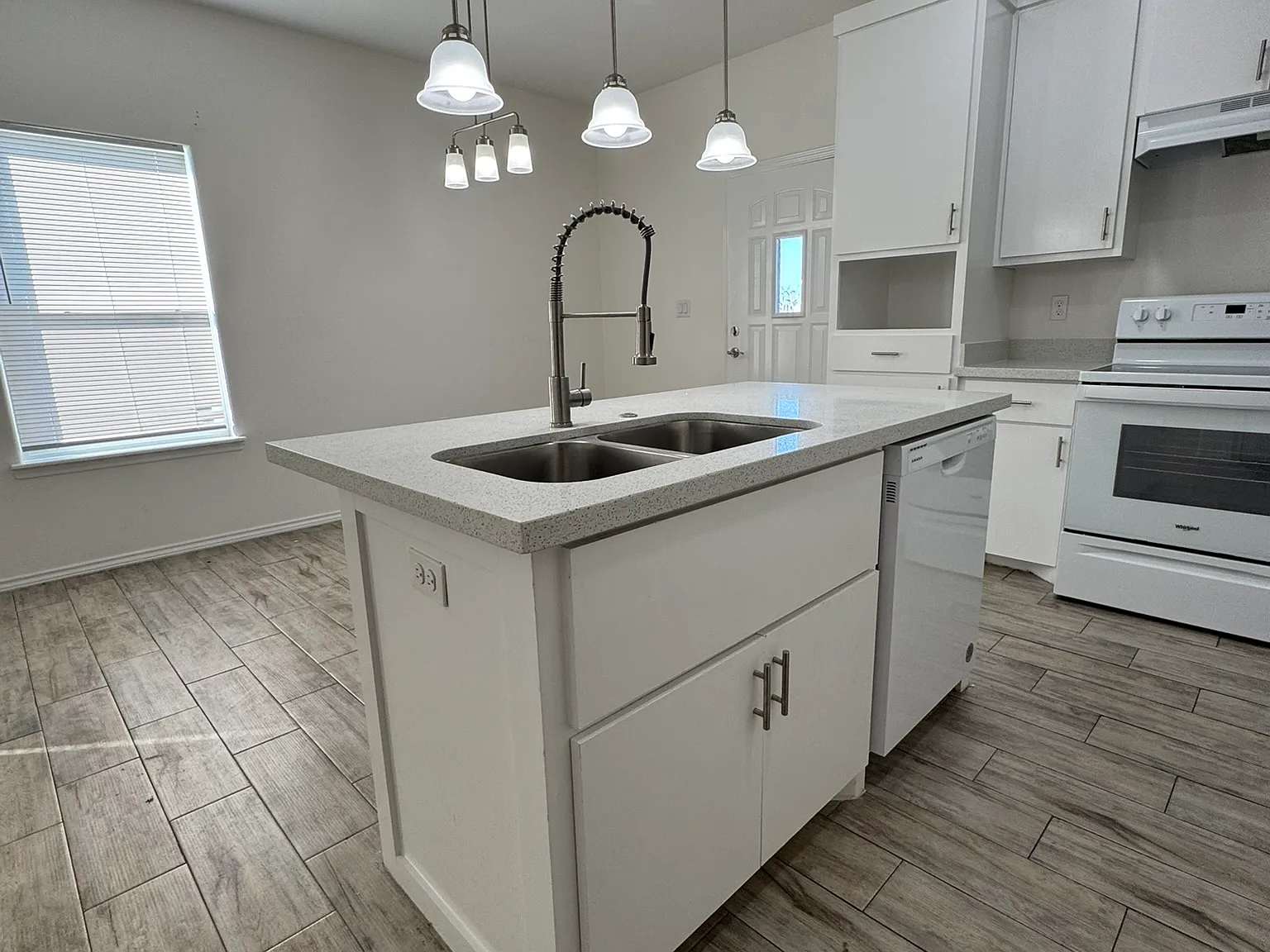 2116 E Valley Cir — Photo 3
