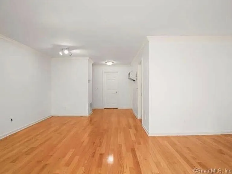 3 Oakwood Ave — Photo 3