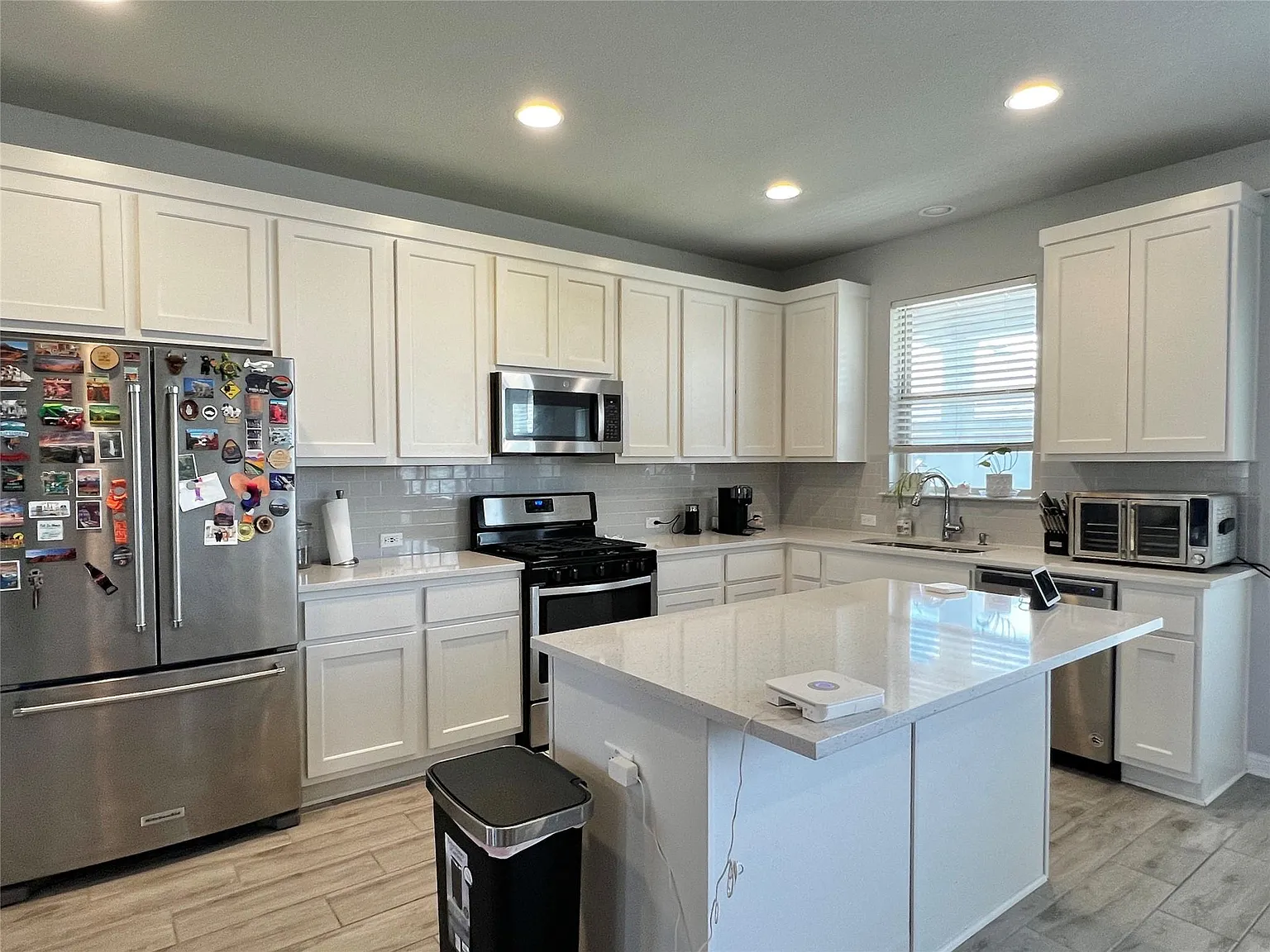 4 bed, 3.0 bath, 2088 sqft, $2,350 — Photo 4