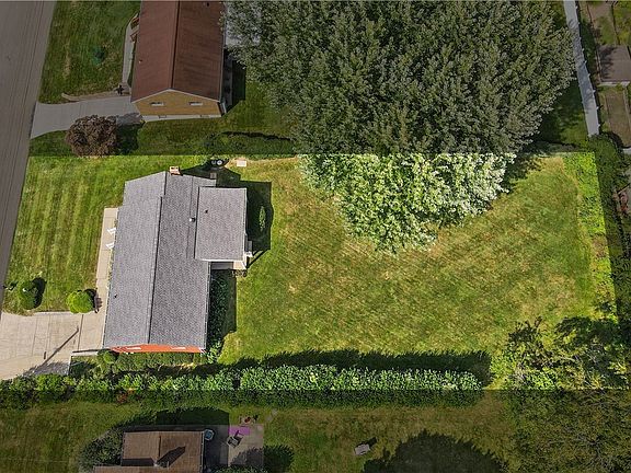 2nd image of 172 Elmwood Dr