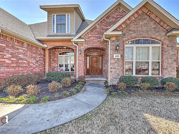 2nd image of 4405 Lofty Wood Dr