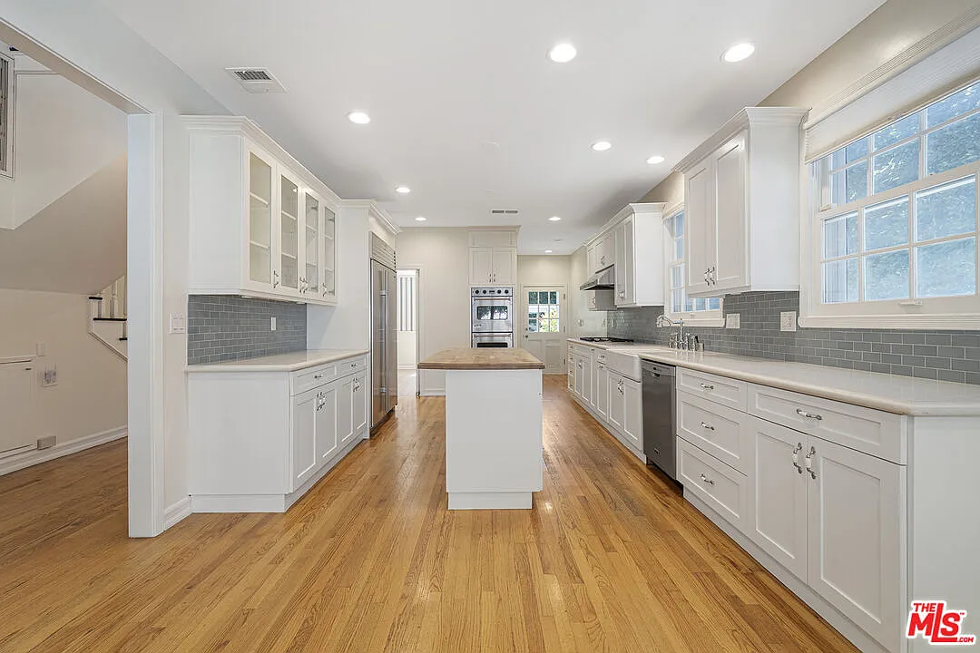 5 bed, 4.0 bath, 3282 sqft, $12,875 — Photo 4