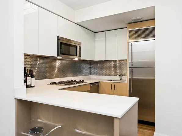 211 East 51st Street image 5 of 10