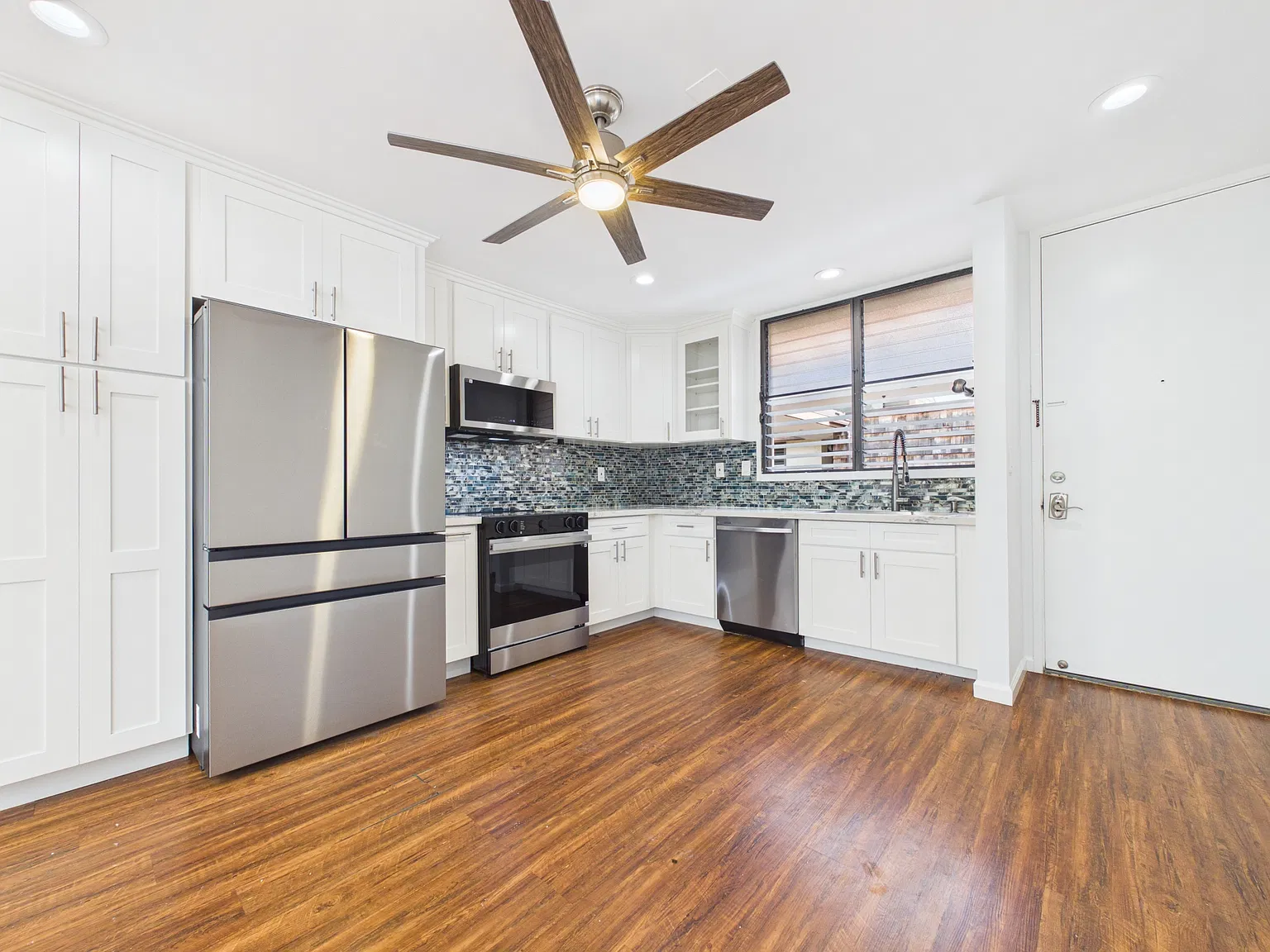 2 bed, 1041 sqft, $3,600 — Photo 1