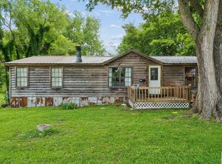 725 S Locust St, Sweet Springs, MO 65351