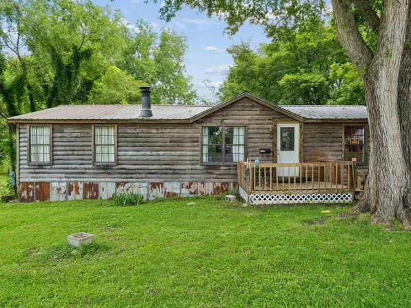 725 S Locust St, Sweet Springs, MO 65351