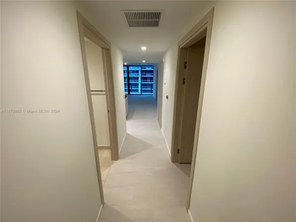 1000 Brickell Plz #2907, Miami, FL 33131