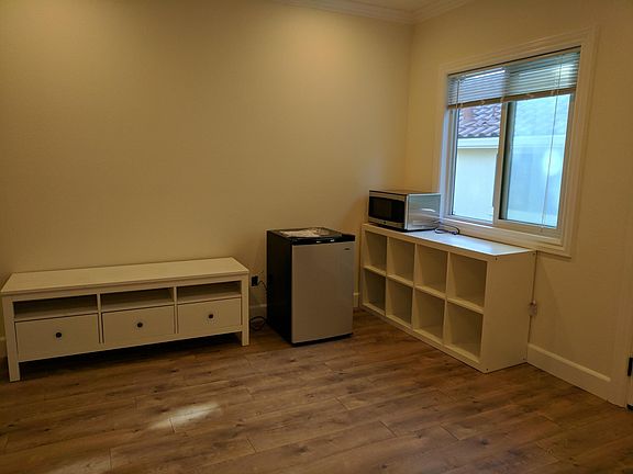3rd image of 10206 Lockwood Dr