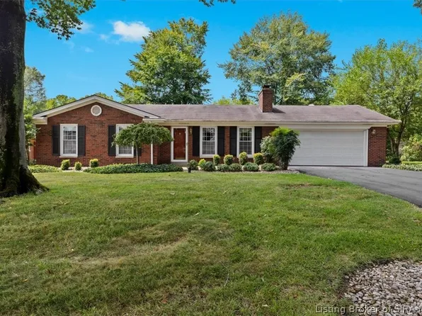 833 Beechwood Drive, Sellersburg, IN 47172