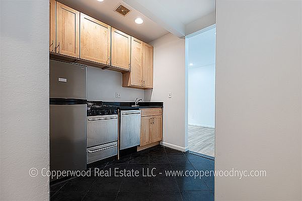 1st image of 402 E 78th St APT 6